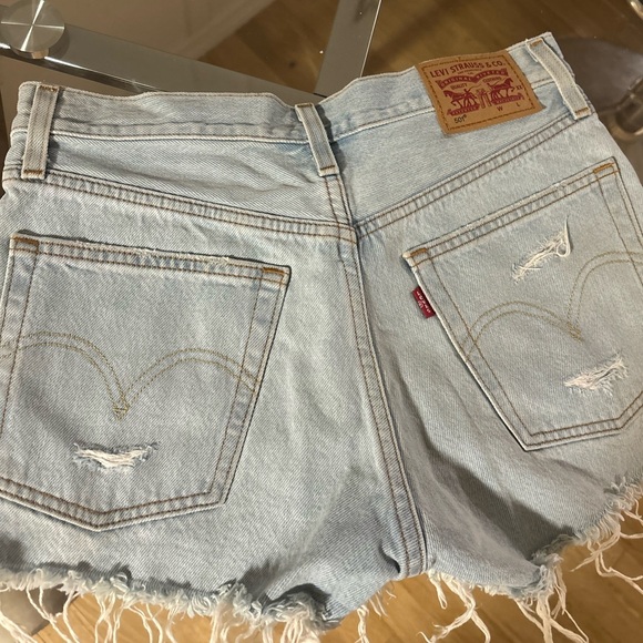 Levi’s light wash Jean shorts - Picture 2 of 2